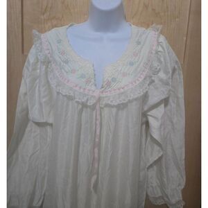 Vintage Reposé Lace Trim Nightgown With Embroidered Floral Details & Ruffle Coll